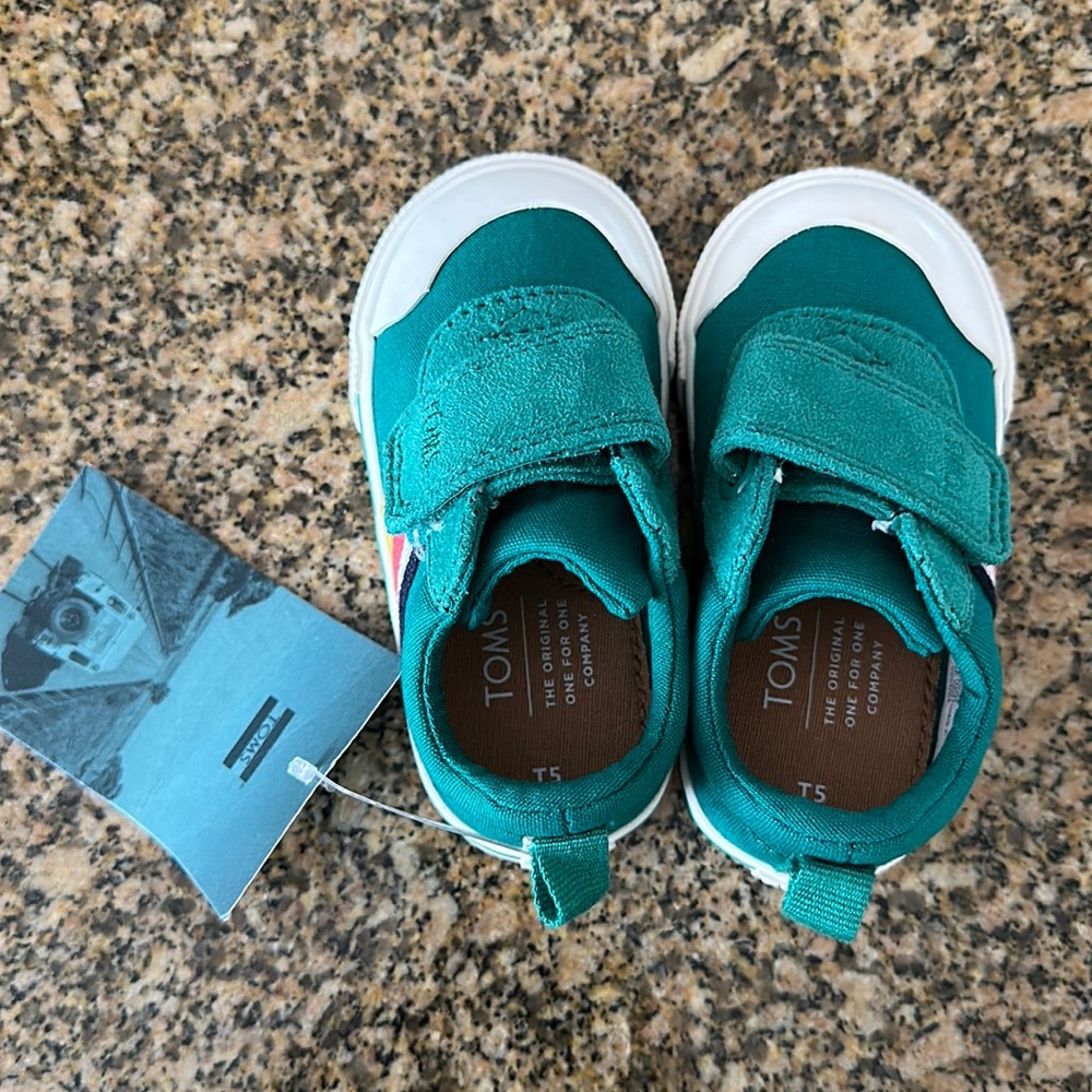 BNWT Toms 5T Shoes